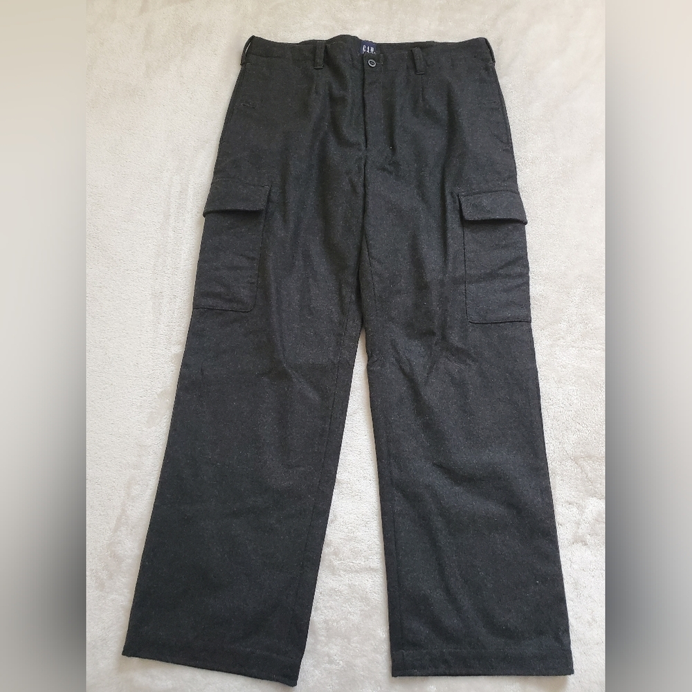 GAP Men’s Dark Gray Cargo Pants with Flap Pockets